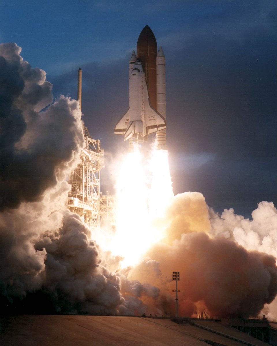 LKosmonautika's tweet photo. Il 12/11/1995 veniva lanciato lo #Shuttle #Atlantis per la missione #STS74.
Fu una missione storica perché portò in orbita il modulo #316GK uno speciale adattatore per l'attracco alla #MIR. Da quel momento la stazione #russa divenne la prima stazione spaziale internazionale. https://t.co/0LqiEGiYuA