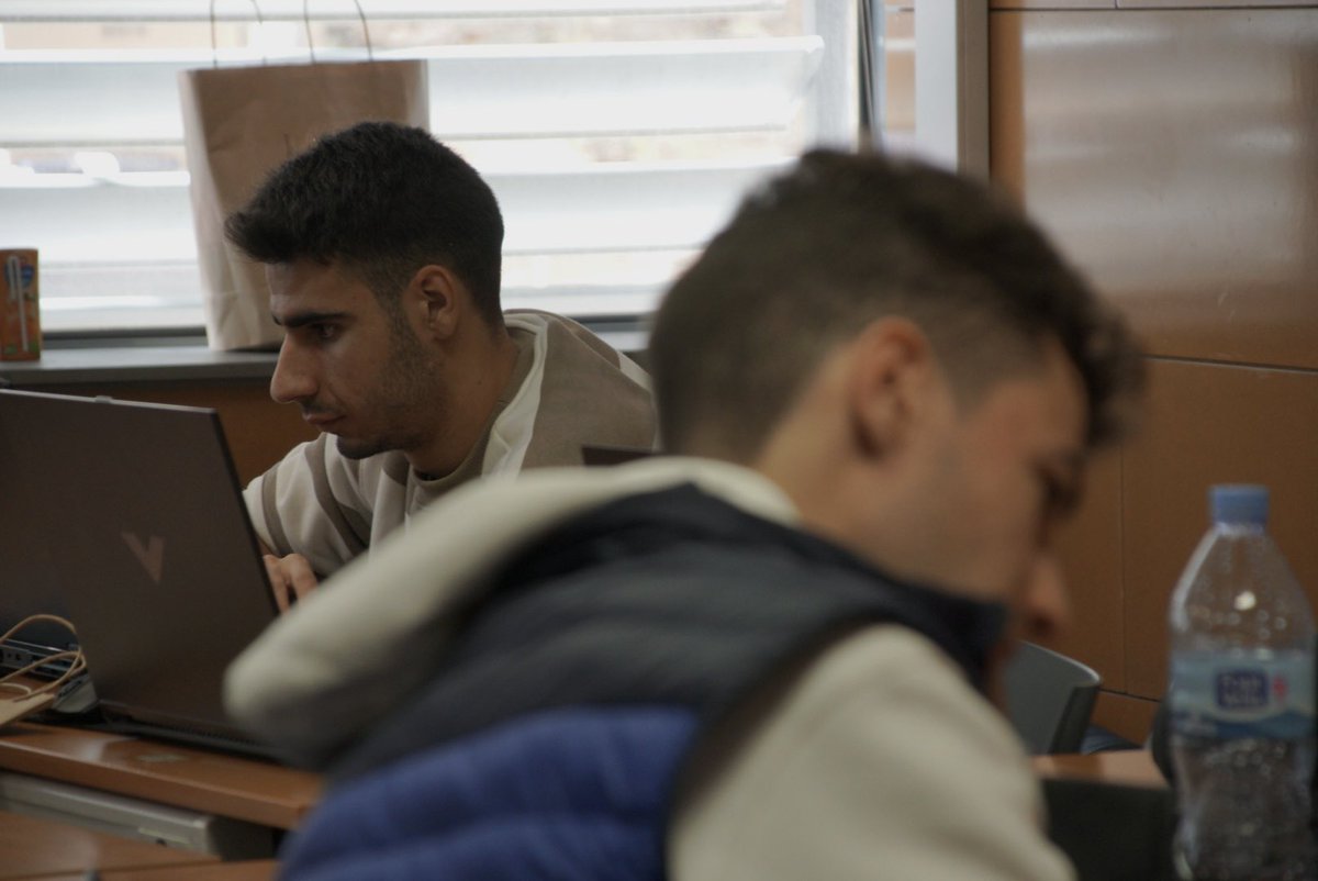 datastudents's tweet photo. 📈Segon dia de la Datathon FME 2023! Estem en els últims moments de la competició; ara tots els participants estan acabant els seus reptes i preparant-los per a les presentacions d'aquesta tarda. Cada cop queda menys!⏳⭐️ #DatathonFME https://t.co/jxdg3xNtG6