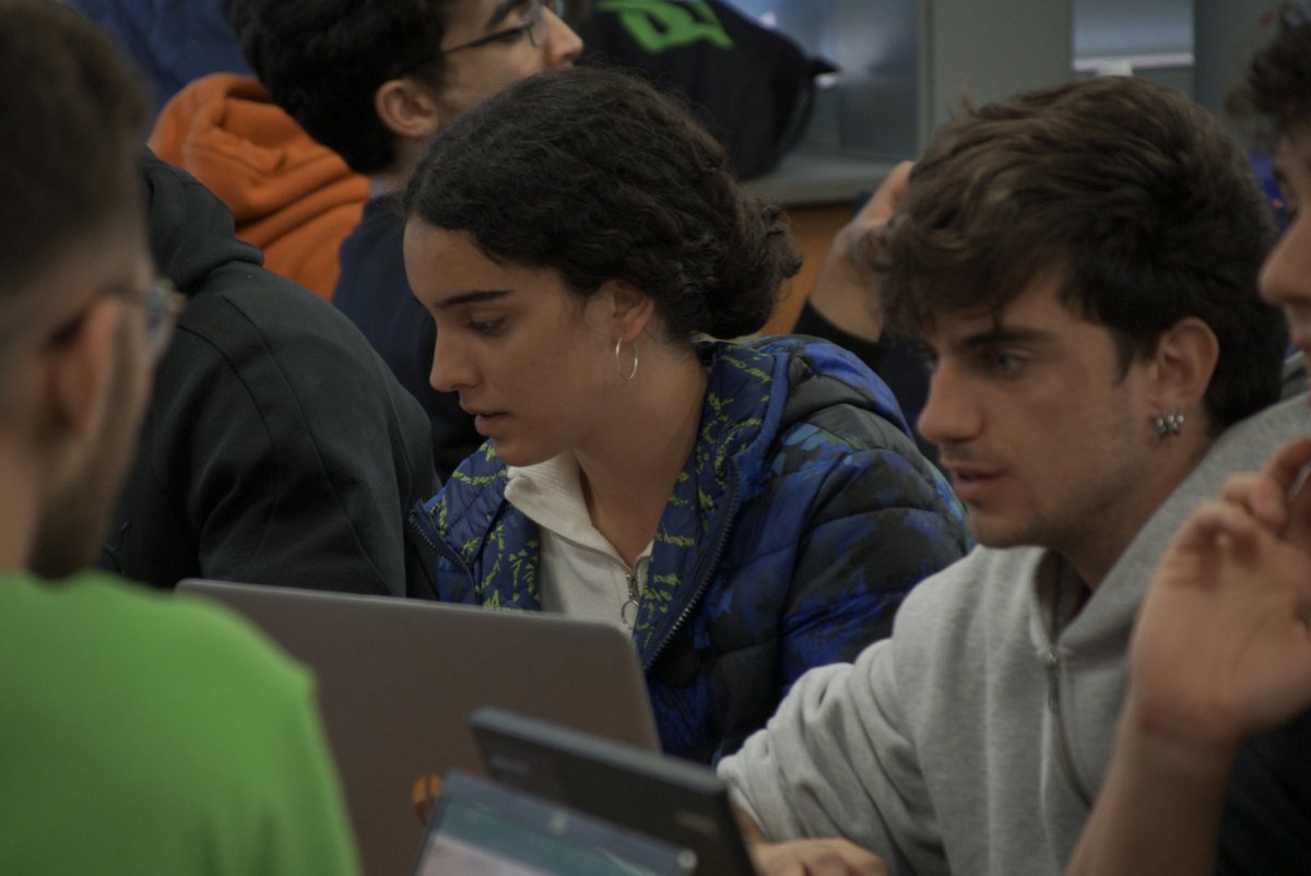 datastudents's tweet photo. 📈Segon dia de la Datathon FME 2023! Estem en els últims moments de la competició; ara tots els participants estan acabant els seus reptes i preparant-los per a les presentacions d'aquesta tarda. Cada cop queda menys!⏳⭐️ #DatathonFME https://t.co/jxdg3xNtG6