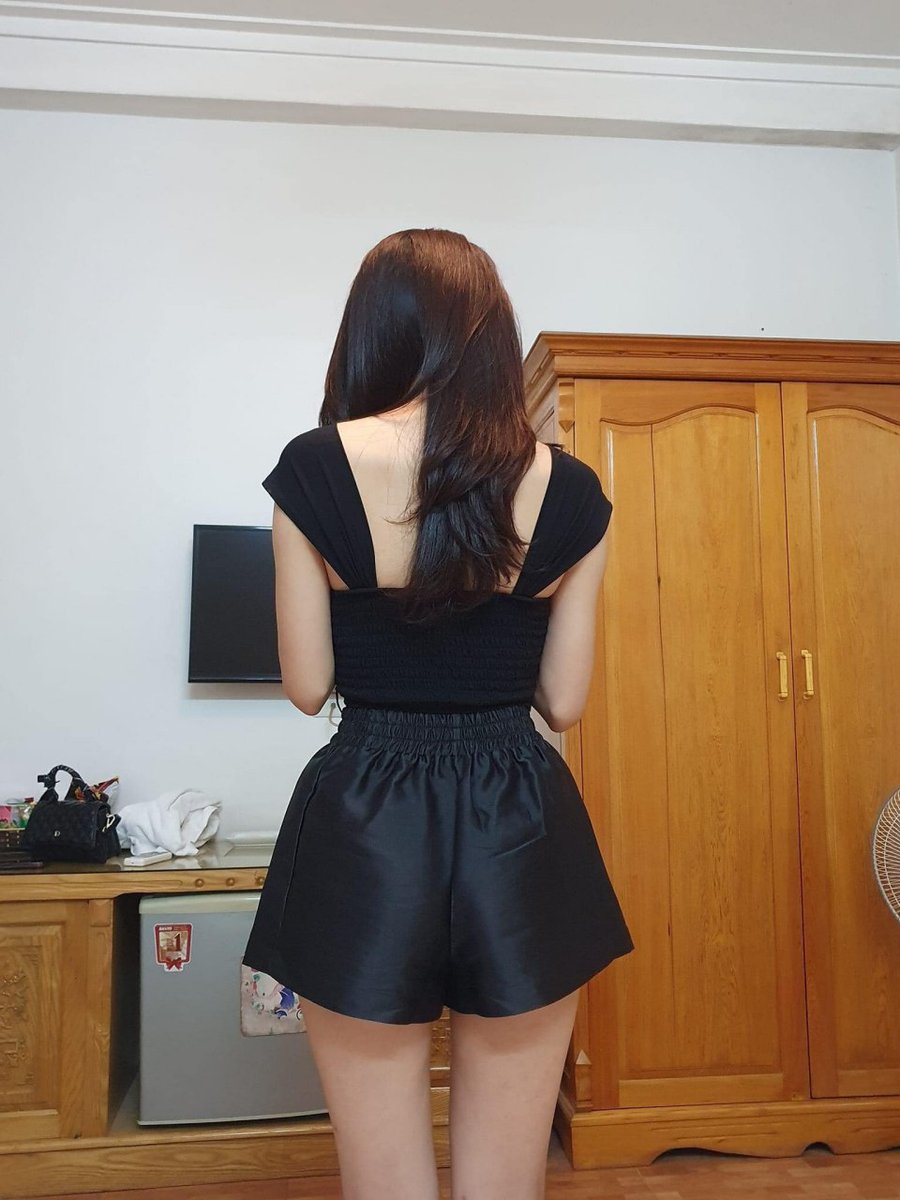 Trời mưa em thả dáng , anh nhớ inbox em nha😘