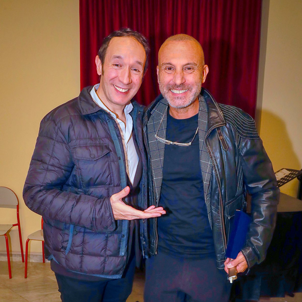 Con #MaxNardari 🎭

Al “#CastelliRomaniFilmFestivalInternazionale” 🎦

#AntonioFlamini #ArtisticDirector
#FabrizioPacifici #PressOffice

Ph #GiancarloFiori 📸

🏷️ #PietroRomano

#Actors #Director #Acting #Comedy #Theater #Tv #Cinema #Fiction #TeatroComunaleLanuvio #5novembre2023