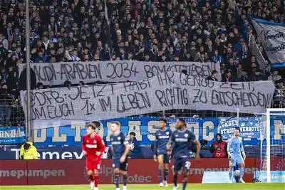 ultras1899_'s tweet photo. Bochum - Cologne : messages de la #Ostkurve #Bochum contre l'attribution de la Coupe du Monde 2034 à l'Arabie Saoudite #VfL #VfLFCK (11.11.23) https://t.co/Aj1pyfQxy9