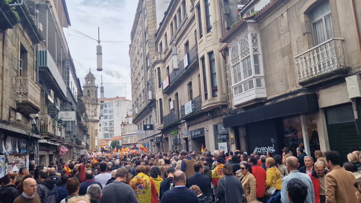 APeleteiro's tweet photo. Pontevedra, 80.000 habitantes y 10.000 en la calle. Libertad y justicia para todos https://t.co/ExFsUZ7xK6
