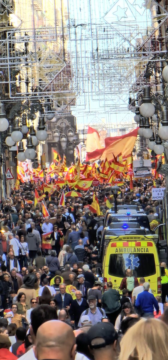 carlesenric's tweet photo. Plaça Sant Jaume en Barcelona https://t.co/5boouU0XTv