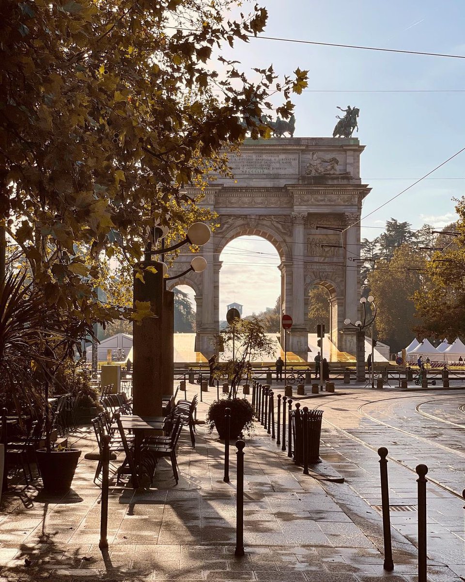 Morning lights over the iconic Arco della Pace perfectly captured by Walter_7.3