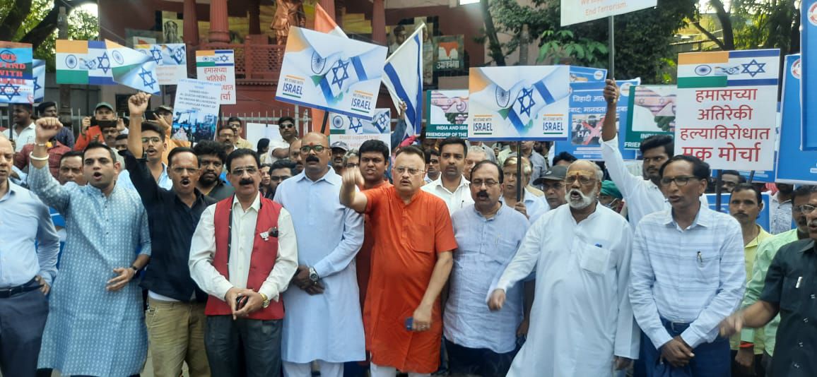 Parag_hjs's tweet photo. 🇮🇳🇮🇱 #Pune stands with #Israel 

#पुणे येथील हर घर सावरकर समिती आणि भारत इस्राएल मैत्री मंच आयोजित 'पदयात्रे'त @Hindujagrutiorg चा सहभाग ! 

@SG_HJS
@Ramesh_hjs
@SatyakiSavarkar
@Krantipetkar1 https://t.co/iosKmCUmx3