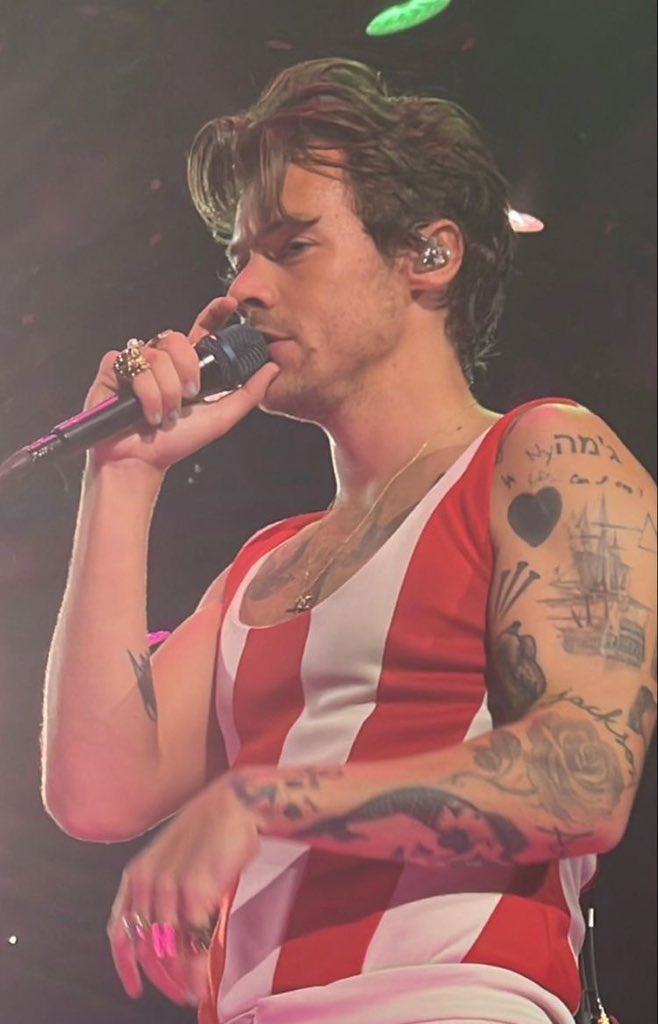 Yo sigo negada. Para mí Harry sigue así