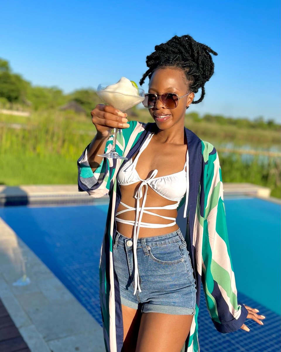 edzanii's tweet photo. Summer unlocked💦. https://t.co/YHmxnVm4lF
