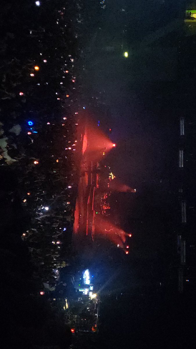 teddypicker____'s tweet photo. last night was the best experience of my life @Louis_Tomlinson https://t.co/xyjxLO5mlZ