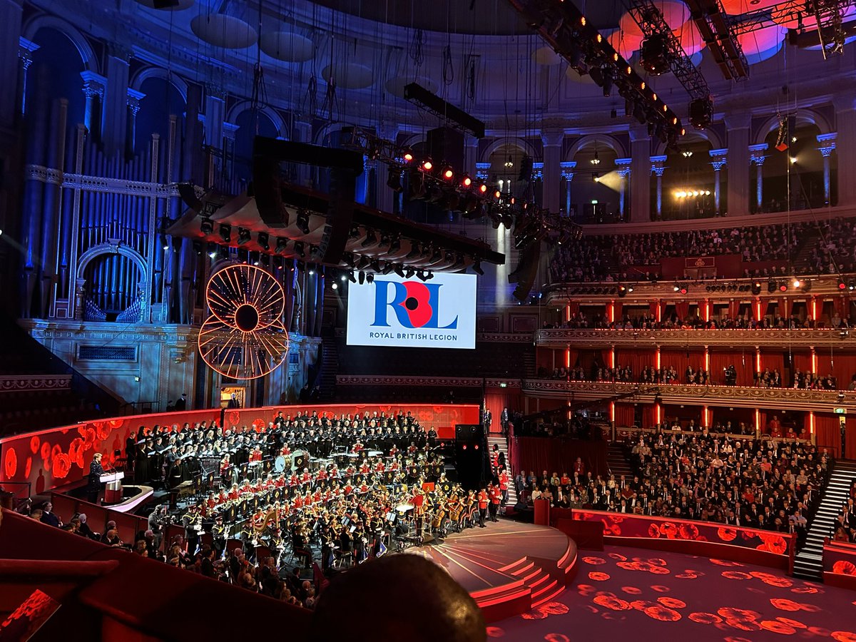 ChloeMackayCS's tweet image. Stunning and heartwarming night @PoppyLegion #FestivalOfRemembrance
#ArmedForces #Rememberance