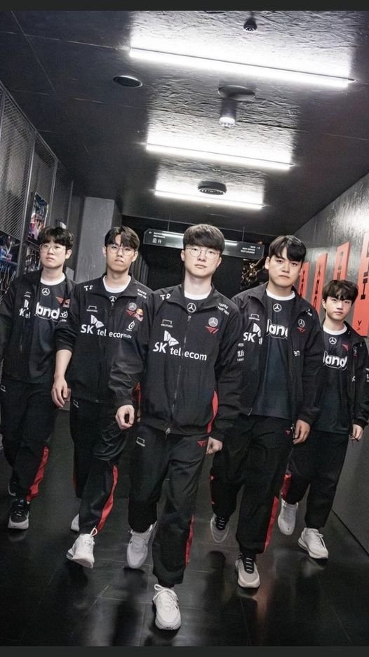 T1 3-1 JDG
Khi anh già hồi xuân và cái kết 🥰🥰🥰
#T1WINWORLDS2023  #T1Fighting  #T1atWorlds2023 #Worlds2023