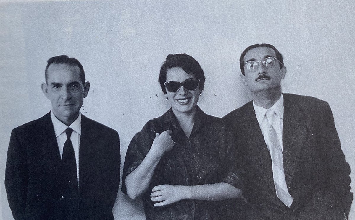 Hem muntat un power trio de garage rock proto-punk.

Quin nom li posem?