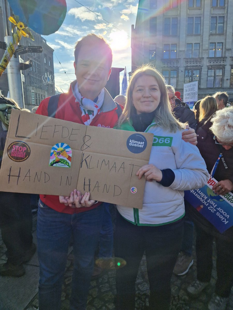 Samen met mijn geliefde <a href="/FvandeWolde/">Frank van de Wolde</a> op de #klimaatmars #Nieuweenergie