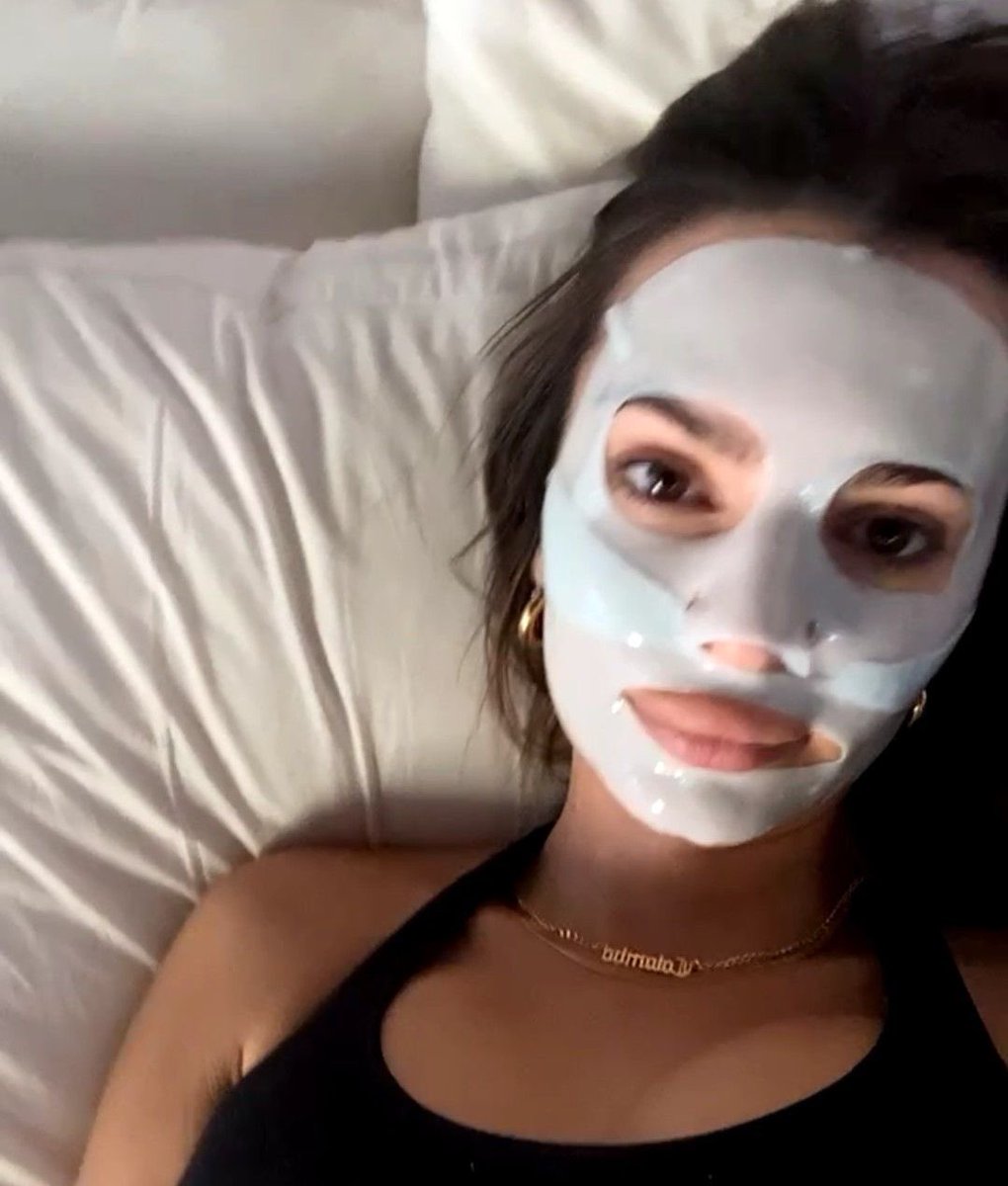 Me chilling when I have a 2000 word report due the next day