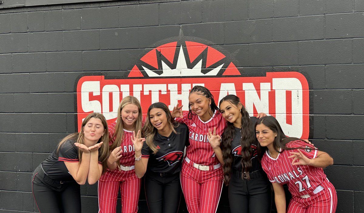 Jbenavidez_3's tweet photo. Can’t thank @deanofsoftball5 @robynleightonn and the rest of the coaching staff enough for such a great official visit!! To my future teammates thank y’all for making me feel right at home!! Can’t wait to call this beautiful place my home!! #ClassOf2024 #OfficialVisit #TheWord #HeadedToThe210 @UIWSoftball @SoftballJarrell