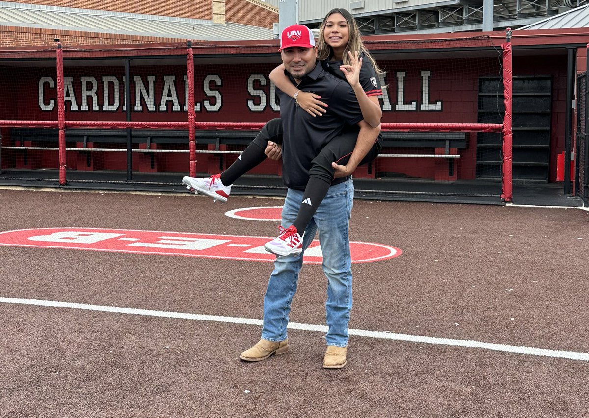 Jbenavidez_3's tweet photo. Can’t thank @deanofsoftball5 @robynleightonn and the rest of the coaching staff enough for such a great official visit!! To my future teammates thank y’all for making me feel right at home!! Can’t wait to call this beautiful place my home!! #ClassOf2024 #OfficialVisit #TheWord #HeadedToThe210 @UIWSoftball @SoftballJarrell