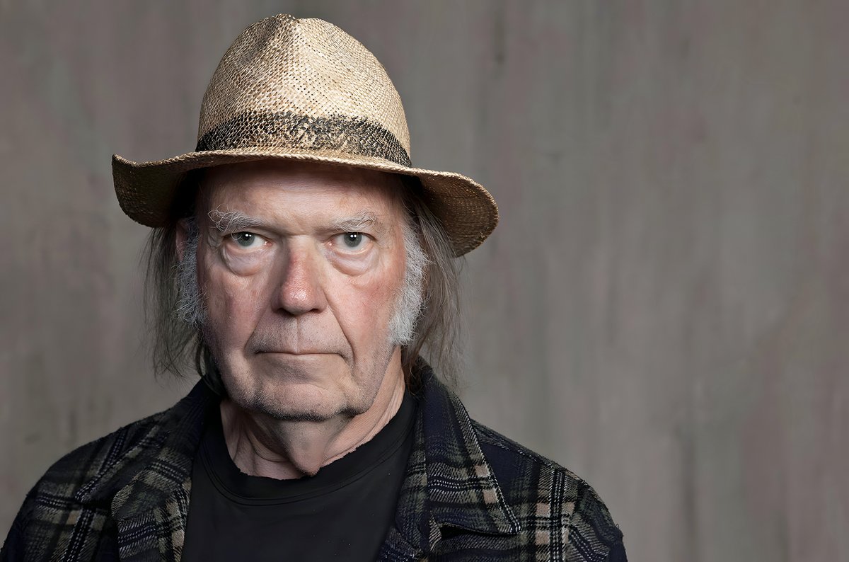 missingaliens's tweet image. Neil Young
Happy birthday to Neil. Canadian singer, writer and guitarist. Been to Neil many times. The ones I remember (ha) are Farm Aid, Neil Youngs Crazy Horse (saw them a bunch of times) Trans World Tour, and the Garage tour. Hartford, CH played till 1. He paid a 10K fine!