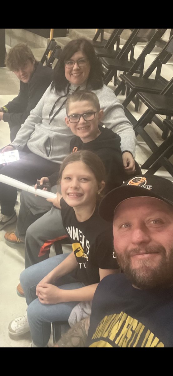 MelHat1's tweet photo. Go Hawks!! 💛🖤 #FightForIowa #herstory https://t.co/7OWfugGPLE