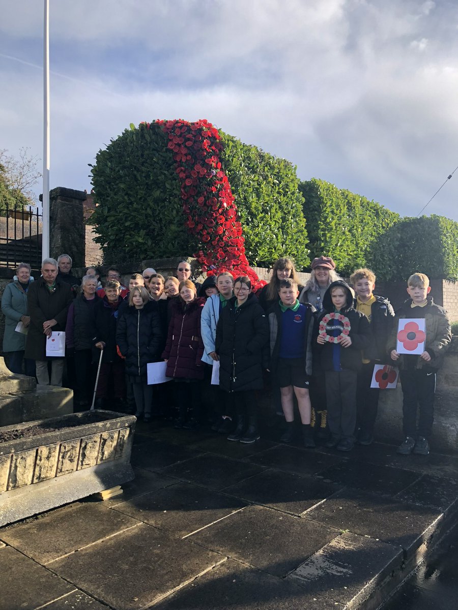 CefnCouncil's tweet photo. 🌺Poppy waterfall project🌺 thank you to those who took part @CefnMawrRangers @YsgolAcrefair #rhosymedreprimaryschool #ysgolcefnmawr @PlasMadocLC &amp; many members of the community https://t.co/95RdKvI9Pp
