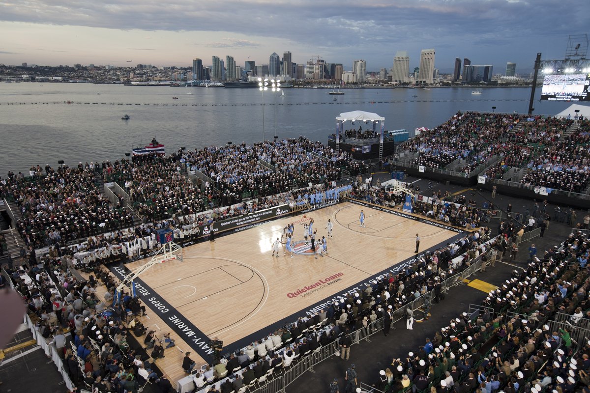 MSU_Basketball's tweet photo. 125 Moments: The 2011 Carrier Classic 🏀 https://t.co/wxTXELZl0b