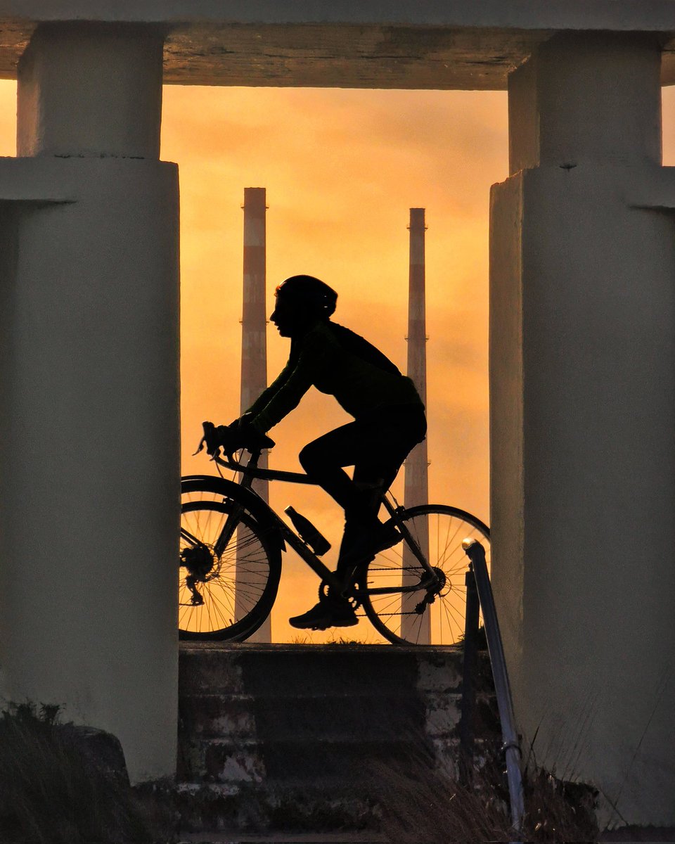 Shotsbywhatsername (@shotsbywhatsrnm) on Twitter photo Poolbeg Silhouettes ๐ญ from the ๐ฎ๐งฑ
#dublin #sundayvibes #poolbegchimneys #lovindublin <a href="/LovinDublin/">Lovin Dublin</a> Poolbeg Silhouettes ๐ญ from the ๐ฎ๐งฑ
#dublin #sundayvibes #poolbegchimneys #lovindublin <a href="/LovinDublin/">Lovin Dublin</a>