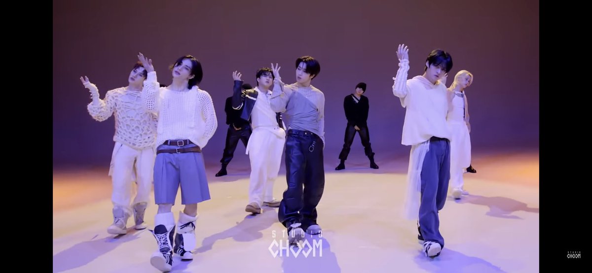 Rubyone009's tweet photo. @M2MPD #BEORIGINAL_스트레이키즈
정말 감사합니다🥹 모든 게 너무 잘 나왔어요, 조명이 딱 맞아요!분위기가 확 살아나...아이들이 너무 이뻐요ㅠ..어느 멤버를 보는지 확 모르겠어요.그리고 지성이 춤 너무 좋아요😭 너무너무 좋아해요!제가 지성이 폴라로이드를 받을 수 있다면 정말 감사하겠습니다🥹제발🙏 https://t.co/XRIiS5YZbK
