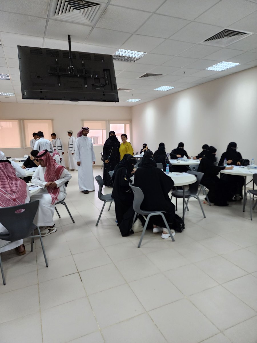 alulaTU's tweet photo. فرع جامعة طيبة بالعلا وبالتعاون مع الهيئة الملكية يحتضن ورشة العمل للفنانه منال الضويان لعدد من طلاب وطالبات العلا وذلك بعنوان (واحة الفن ) https://t.co/YdoFsdaPCT