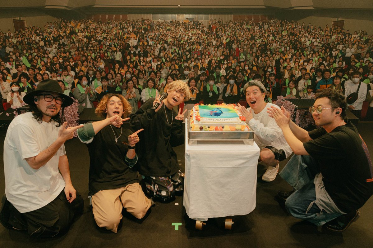 yu___09___11's tweet photo. Tani Yuuki Hall Tour "kotodama"
2日目福岡サンパレス
ありがとうございました！
ラジオの公開収録来てくれた人もありがとう！

盛り上がりも内側が燃えてる感じも最高だった！
ライブ中にケーキが出てきたのは初だな〜
みんなにお祝いしてもらって嬉しかった！
息があいすぎて練習したのかと思ったら
ぶっつけ本番だったんだね
すごすぎっ！

また必ず帰ってくるばい
待っとってな

Photo by @__tpwbo 

#TaniYuuki_kotodama