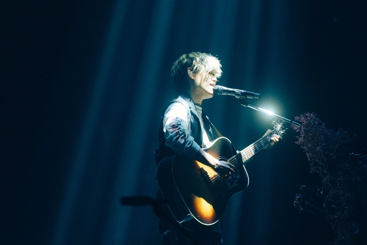 yu___09___11's tweet photo. Tani Yuuki Hall Tour "kotodama"
2日目福岡サンパレス
ありがとうございました！
ラジオの公開収録来てくれた人もありがとう！

盛り上がりも内側が燃えてる感じも最高だった！
ライブ中にケーキが出てきたのは初だな〜
みんなにお祝いしてもらって嬉しかった！
息があいすぎて練習したのかと思ったら
ぶっつけ本番だったんだね
すごすぎっ！

また必ず帰ってくるばい
待っとってな

Photo by @__tpwbo 

#TaniYuuki_kotodama