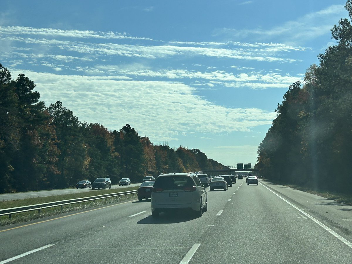 hugocarb's tweet photo. Cuando no puedes ver la #laliga o la #lmf ahí está  @radioyskl con el mero @caranzamendi #otoño #autumnfalls en camino a otro partido con mi hija. #ECNL #sub1819 #Richmond #VA #onemoretournament https://t.co/EFhEcHLGXk