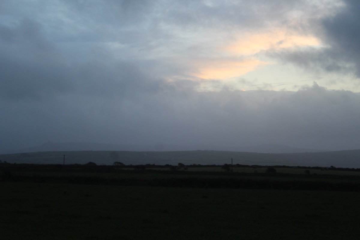 emlynevan's tweet photo. Damp a llwydaidd iawn ar y funud ond y gwynt heb godi eto #CarnIngli #PenDinas ๐ด๓ ง๓ ข๓ ท๓ ฌ๓ ณ๓ ฟ
#FishguardBay before Debi starts blowing https://t.co/pqr1a5egMO