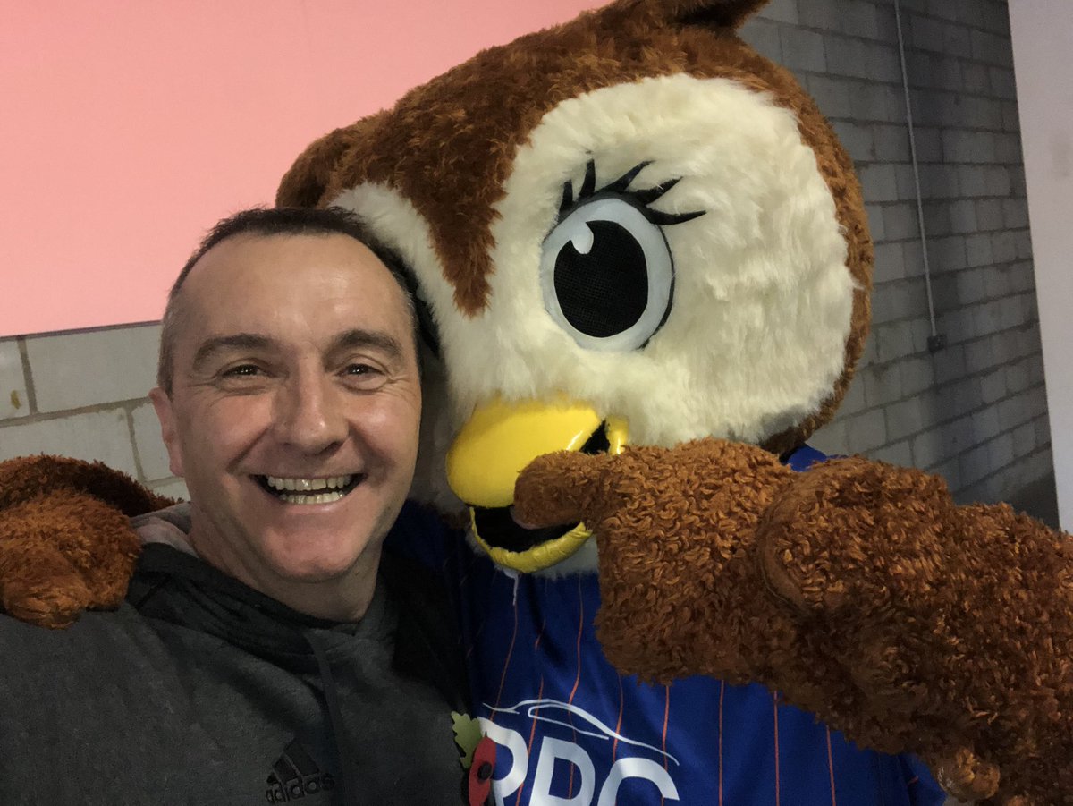 CraigSimOAFC's tweet image. Great day watching Latics yesterday, good to see @Frank_Rothwell @chaddy_the_owl @markscholes63 
Disappointing result but fans bar made it less painful 
Best wishes to Super Frank and his rowing challenge #oafc