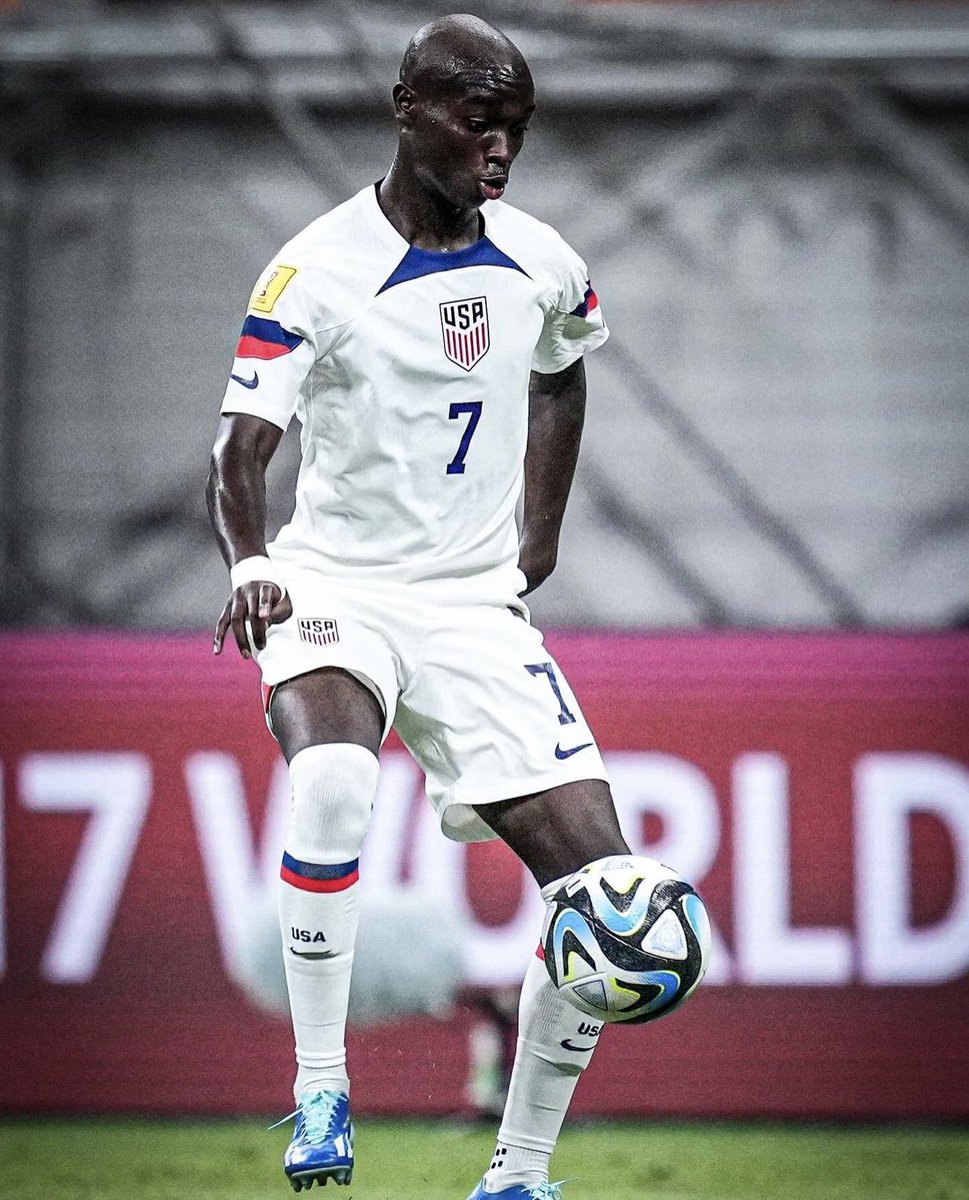 fbwonderkids's tweet image. 🇺🇸 Nimfasha Berchimas (15) with a brace vs. South Korea in their U17 World Cup opener. 🔥 

The youngest player in the USA’s roster and the youngest to play for the 🇺🇸 at the U17 World Cup in over 2 decades!