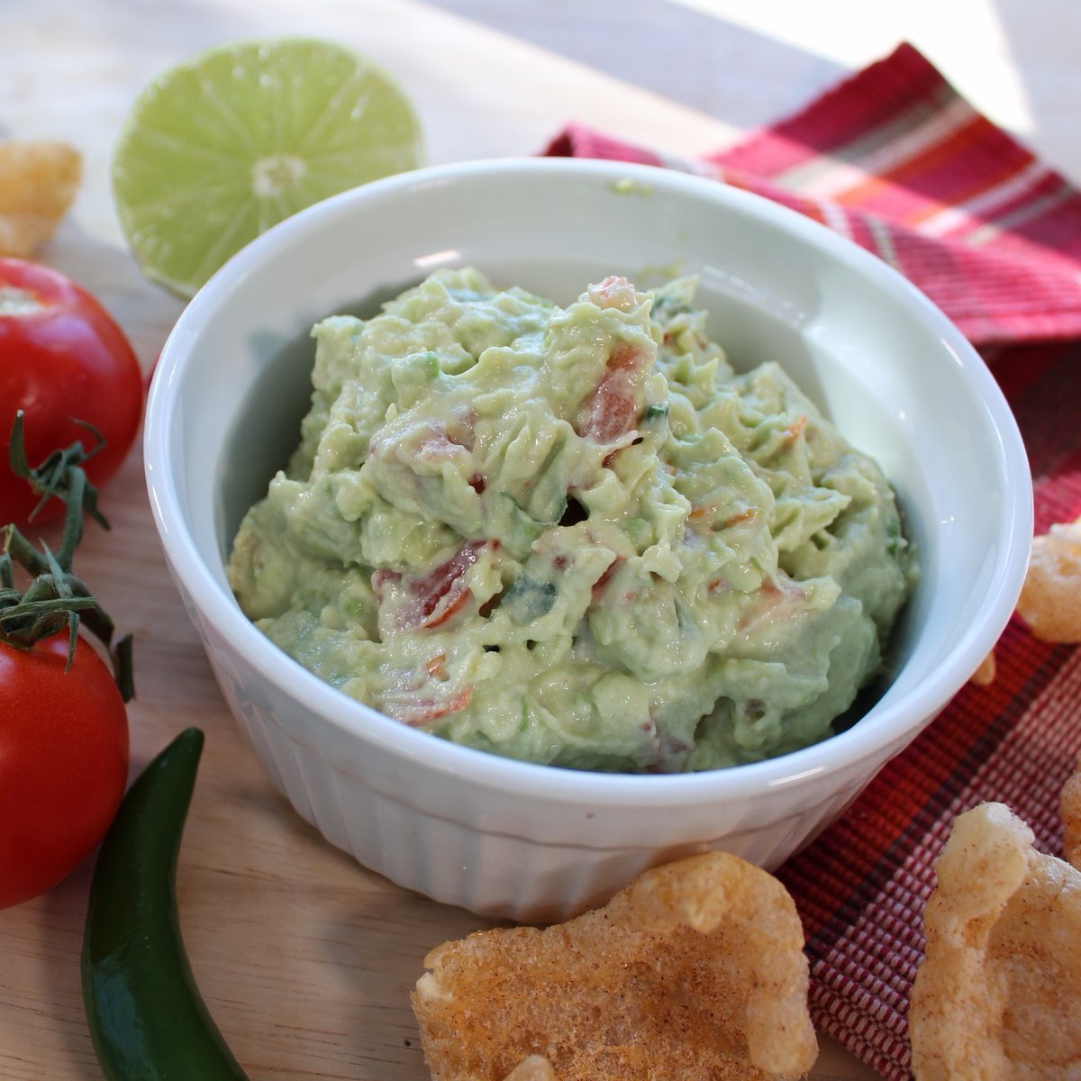 SouthernRecipe's tweet photo. We're getting ready for National Homemade #GuacDay 🥳 because we all know there's nothing better than using our #PorkRinds as a dipper. 😉 😋 

Scoop up this creamy #GuacRecipe here: 

https://t.co/tWJz0MbDyB https://t.co/BO9op3yj9P