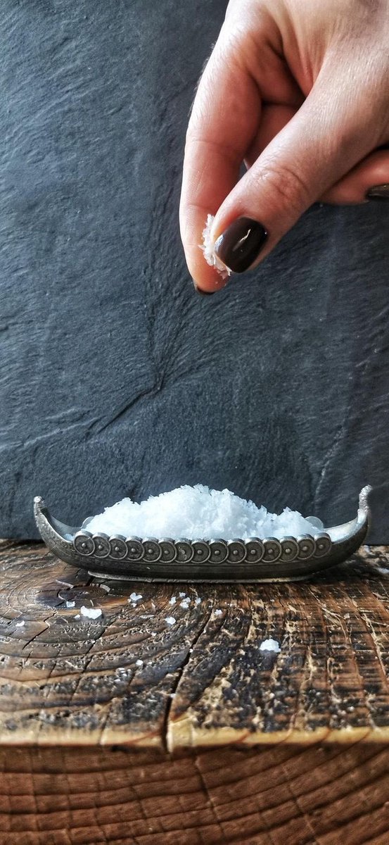 HavsnoSeaSalt's tweet photo. By reinterpreting methods dating back to the Viking Age, we sustainably handcraft our salt using only the cleanest Norwegian Sea water, connecting us to our environment and traditions.
#HAVSNO #HavsnoFlakeSalt #SustainableLiving #NorwegianSea #ChefGifts https://t.co/bL4eJwvpJJ