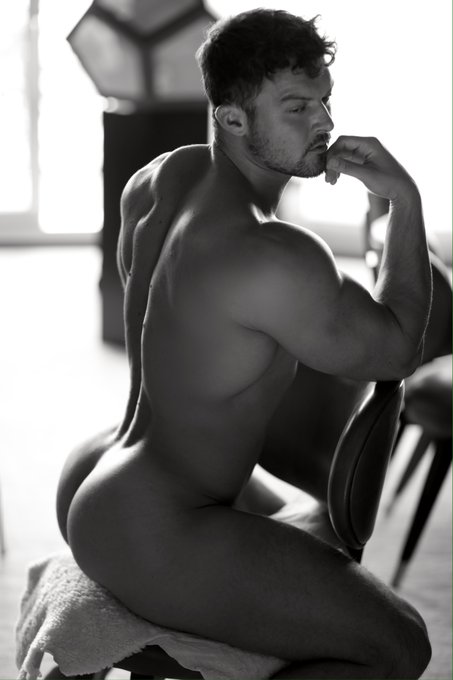 You know my ass tastes good 😌 https://t.co/kpS2tzEthQ