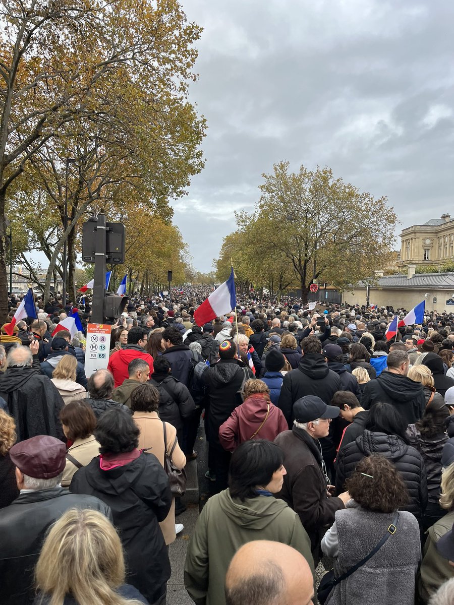 Un beau moment républicain #marchecontrelantisemistisme