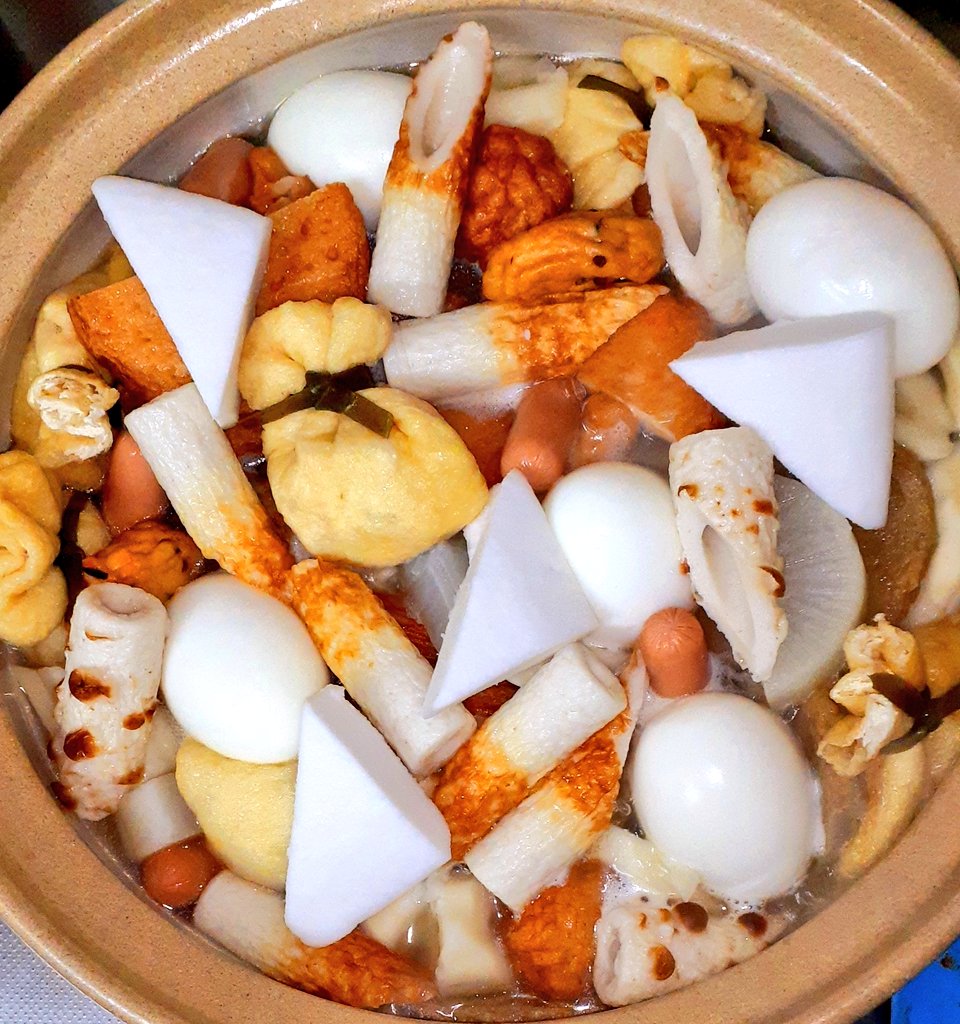 mituko41829611's tweet photo. 今日の夜ご飯…おでん🍢party❣️

娘達は餅巾着が大好きなんだけど
ｽｰﾊﾟｰで出会えなかったから😥😰
初めて自分で作ってみた✨

揚げに餅を入れて細切りした昆布で結んでみた✌️
美味し～い😋と大好評💕

みんなは🍢おでんの具は何がお好きかなぁ⁉️ 

#おでんparty
 #手作り餅巾着
 #飯テロ https://t.co/k0Thh7AGhf