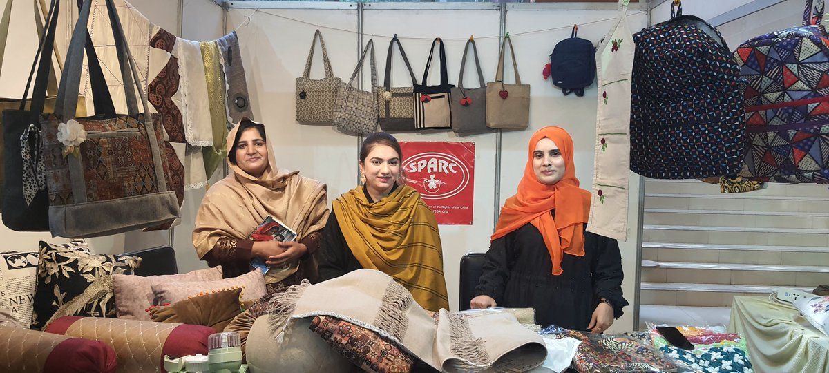 amahmood72's tweet photo. Visit to #Behbud Arts & Crafts Bazaar at Pak China Center and meeting several amazing female entrepreneurs with their great work including @SPARCPK's amazing team & the elegant
@SabohiAli made our weekend special. @behbudcrafts #Islamabad https://t.co/tQpAqqtYyq