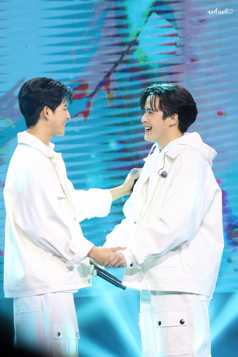 navindanavinda's tweet photo. รอบนี้จับมือด้วย จับแขนด้วย เทอเตง🫠

#mmarkpkk @mmarkpkk #fordallan
#markford #MSPreadyforVN
#MySchoolPresidentFMinVN https://t.co/NeCj8fWVxM