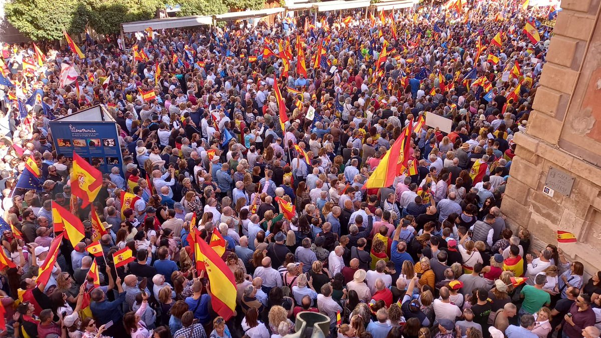 PopularesMurcia's tweet photo. 🇪🇸 Murcia ha dicho, alto y claro, SÍ a España y #NoAlaAmnistía. https://t.co/nEDq78HUMI