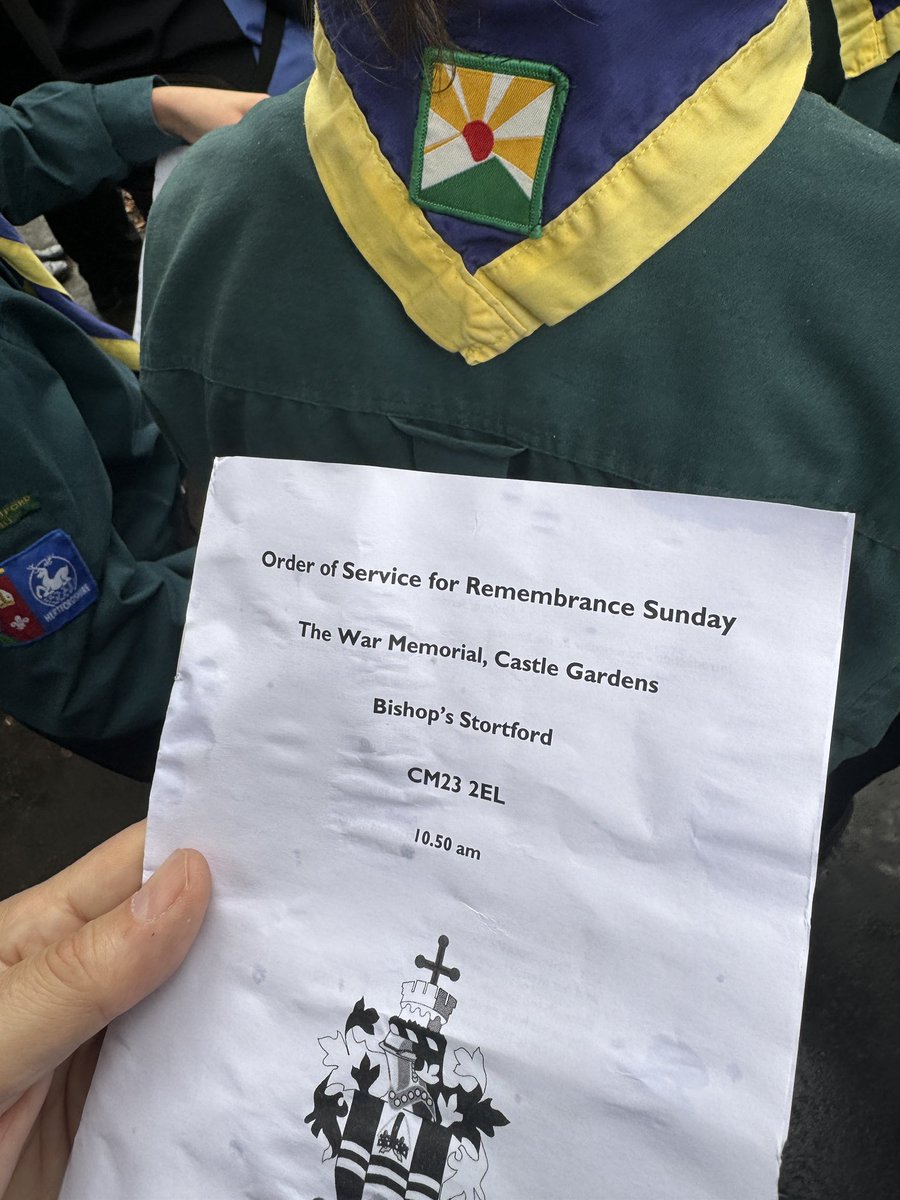 Spent the morning supporting young people pay their respects at the local #cenotaph as part of the <a href="/BSSBMHScouts/">BSSBMHScouts</a> team  #proud