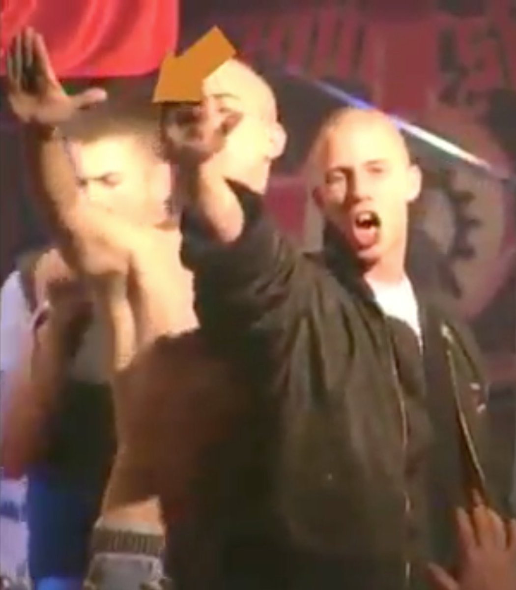 amin_snoussi's tweet image. 🤮 Terrible image à Nice lors du rassemblement contre l’antisémitisme.  

L’ex-skinhead Philippe Vardon (Reconquête, ex-RN) du groupe de rock identitaire Fraction, qui chantait à la gloire du Zyklon B, est présent aux côtés des élus de la ville.