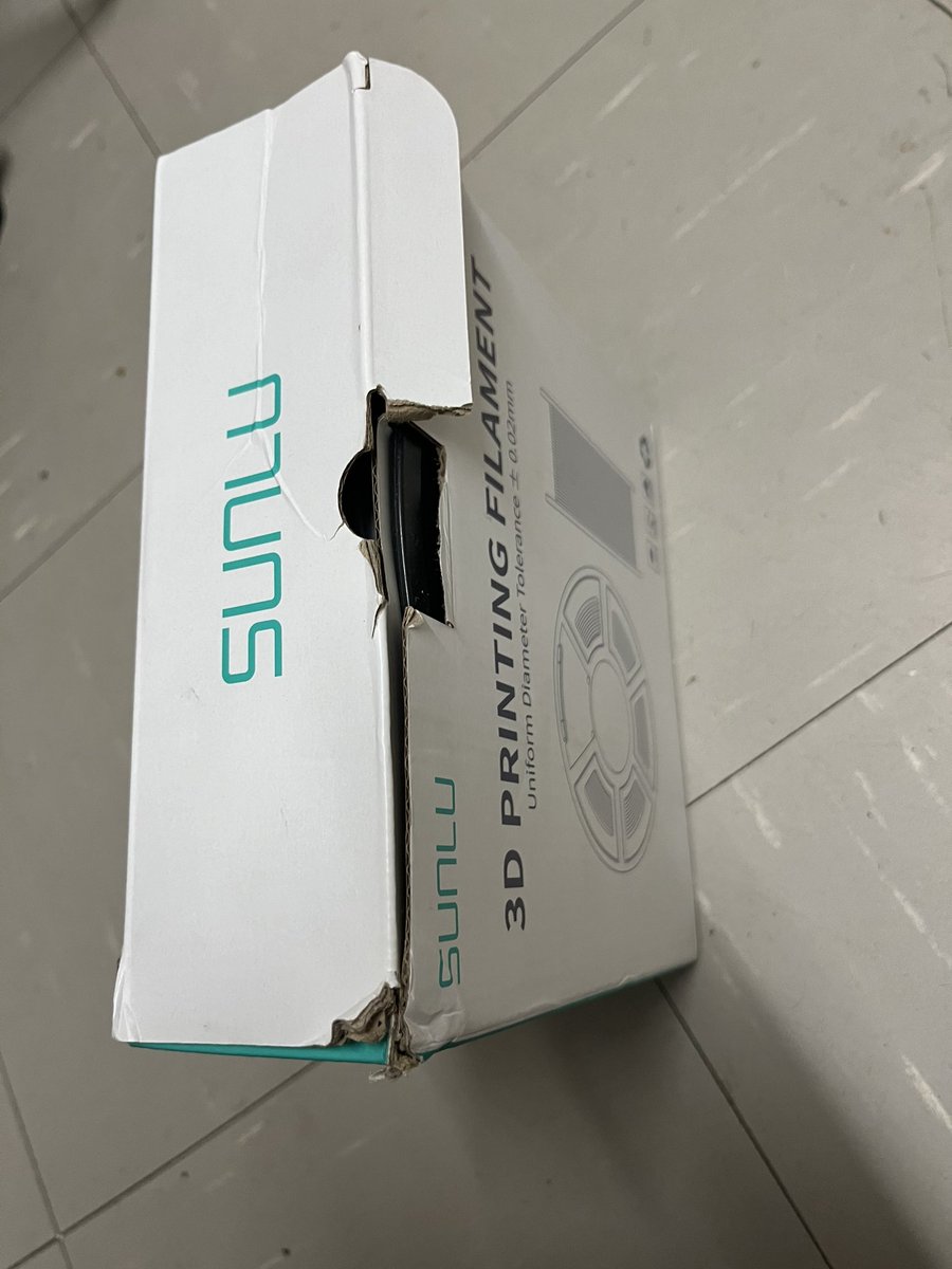 BKS_DesignPrint's tweet photo. @sunluofficial This is what I received today after speaking so highly of your material quality. Ordered from your official Amazon store. Arrived opened, moist and tangled. Possibly a returned item? https://t.co/gtUEpa7PVH