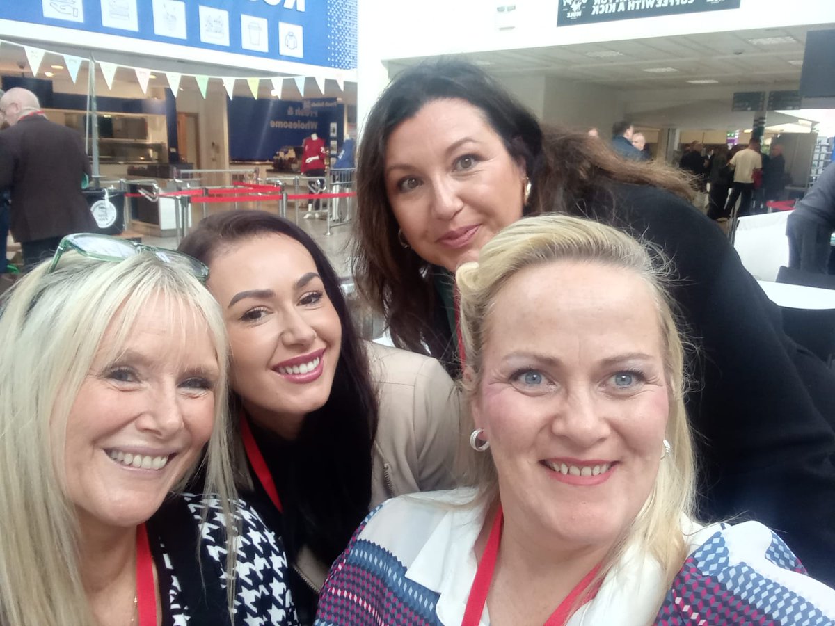 What a fantastic day with with such fine  #Wexfordwomen @Colletenolan <a href="/AoifeRose/">aoife-rose</a> <a href="/LisaMcCabe_lee/">Lisa Mc Cabe</a> #sinnféinardfheis23 #timeforchange