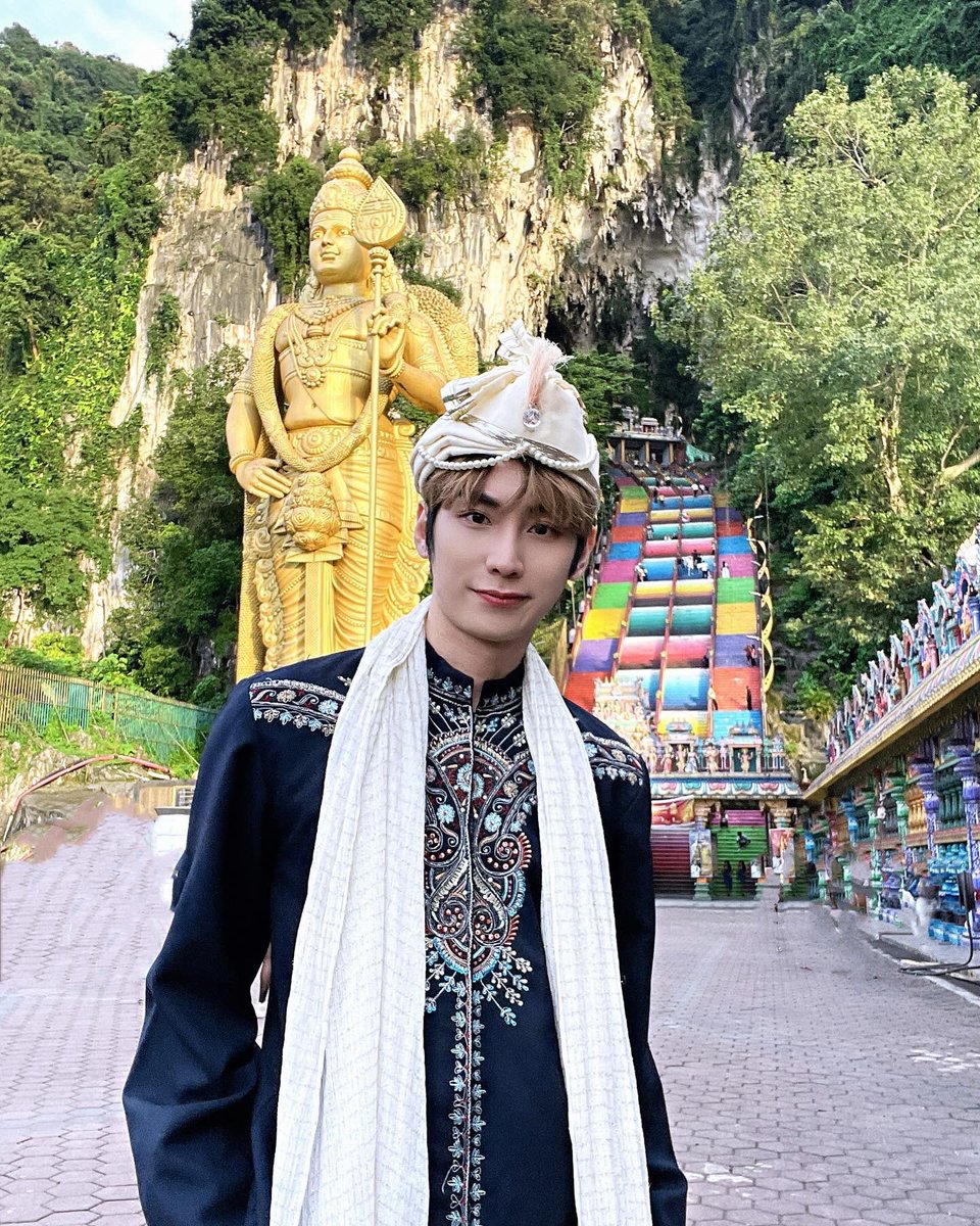 isaacvkm_1212's tweet photo. Happy deepavali 👁️💙👁️ I’m your prince Jek 🫶🏻🫶🏻🫶🏻

#IsaacVkm #邬凯名 #아이젝 #젝터 https://t.co/DVovYHnJ7K