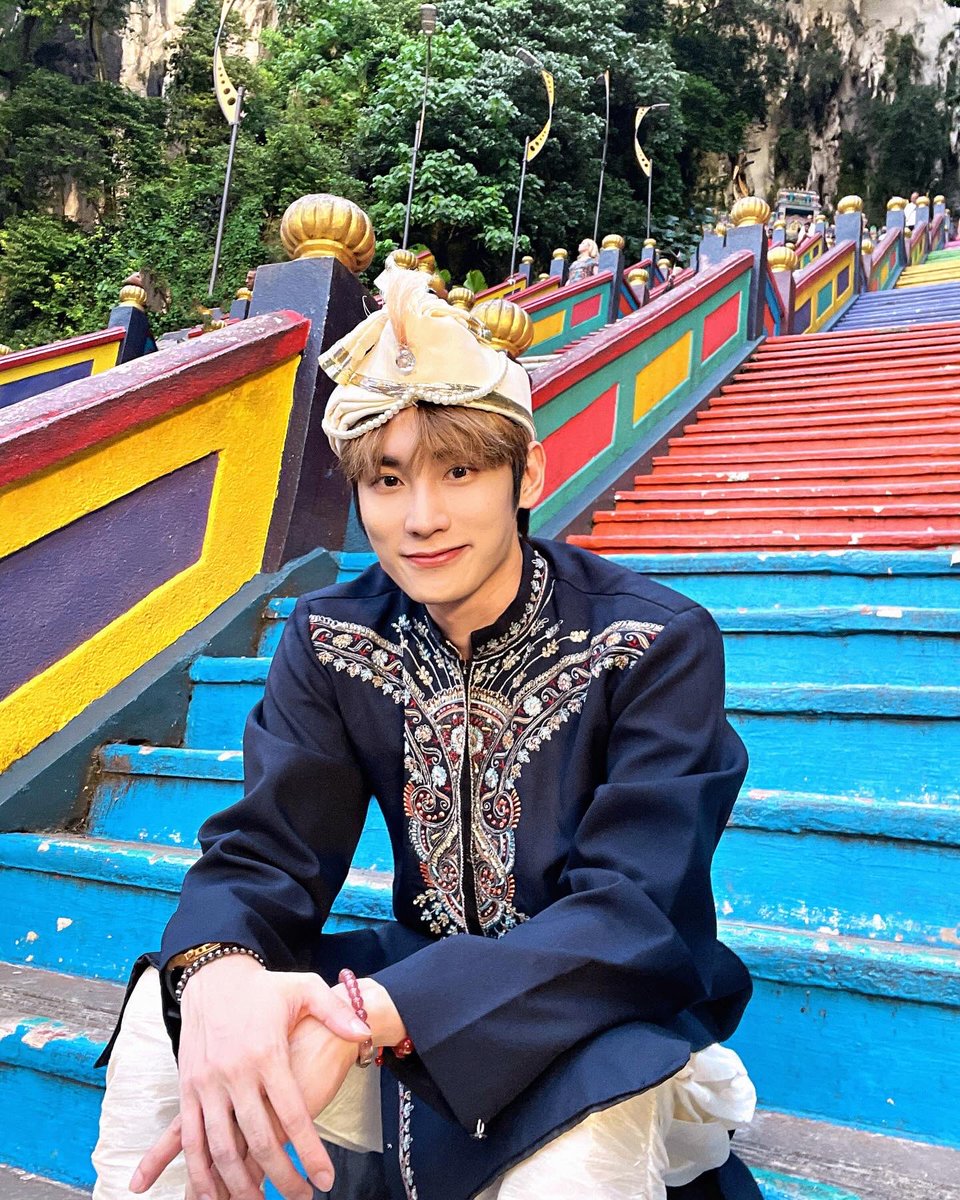 isaacvkm_1212's tweet photo. Happy deepavali 👁️💙👁️ I’m your prince Jek 🫶🏻🫶🏻🫶🏻

#IsaacVkm #邬凯名 #아이젝 #젝터 https://t.co/DVovYHnJ7K