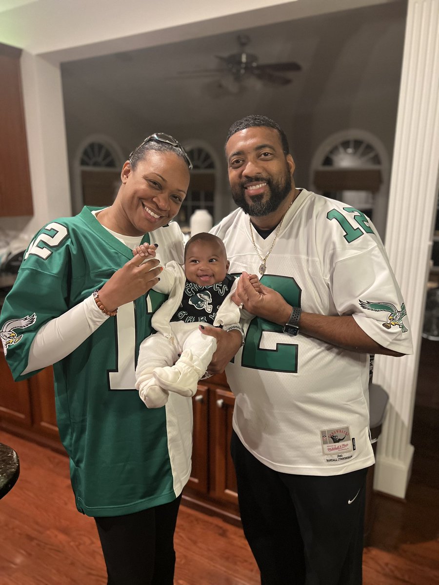 RashedaStinson's tweet photo. Teaching Alycia about sports so she will love them all like we do! She gets it and knows we are a sports family! https://t.co/U1rKGe38bE