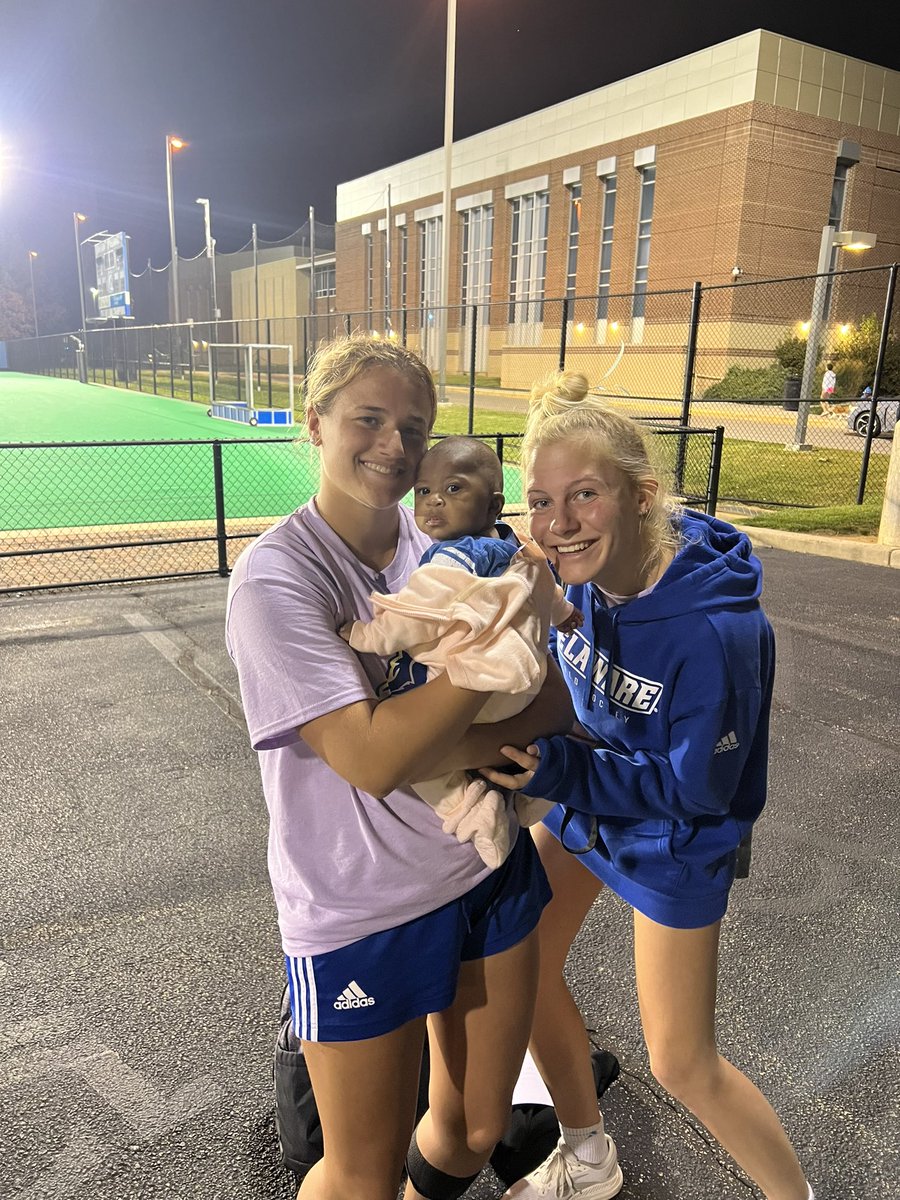 RashedaStinson's tweet photo. Teaching Alycia about sports so she will love them all like we do! She gets it and knows we are a sports family! https://t.co/U1rKGe38bE