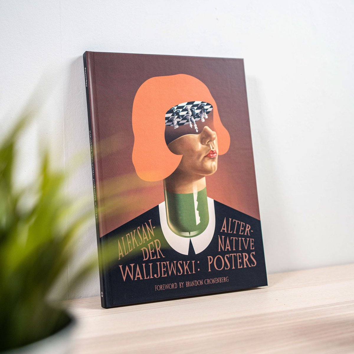 Very happy to see that <a href="/walijewskiart/">WalijewskiART</a> won a gold CLIO award for his Pamfir poster after we recommended his work to <a href="/ConicFilm/">Conic</a>.

Aleksander also speaks about his posters and shows exclusive concepts in our art book! Available now!
➡️posterspy.com/store/product/…